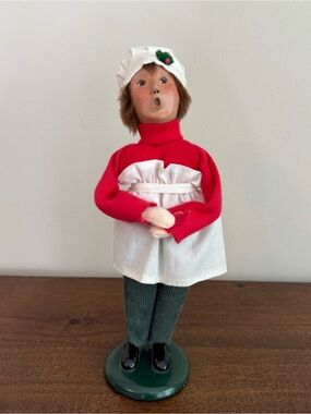 Byers Choice The Carolers - Boy Baking  2002